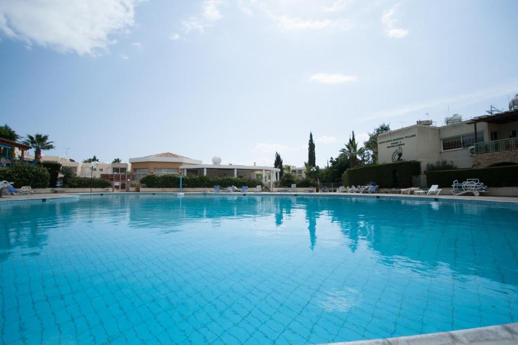 Santa Barbara Complex Apartment ลิมาซอล ภายนอก รูปภาพ