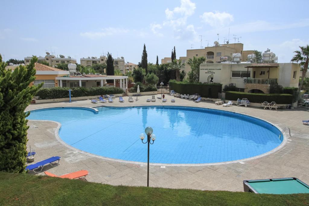 Santa Barbara Complex Apartment ลิมาซอล ภายนอก รูปภาพ