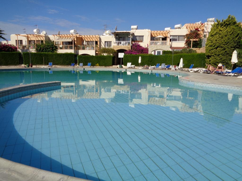 Santa Barbara Complex Apartment ลิมาซอล ภายนอก รูปภาพ
