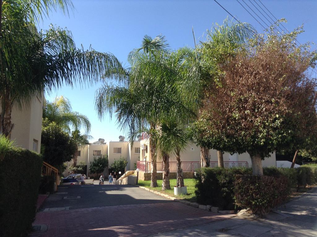 Santa Barbara Complex Apartment ลิมาซอล ภายนอก รูปภาพ