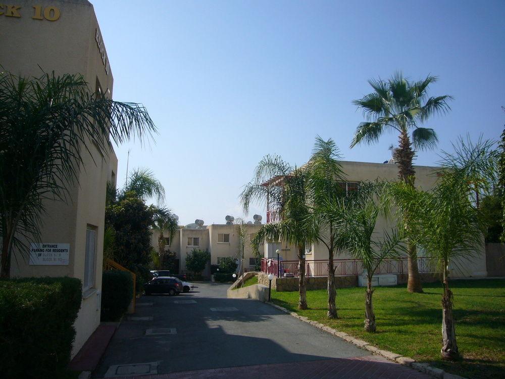 Santa Barbara Complex Apartment ลิมาซอล ภายนอก รูปภาพ