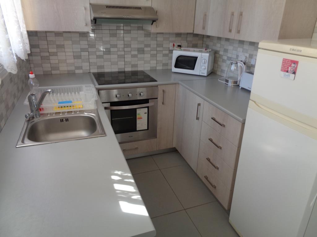 Santa Barbara Complex Apartment ลิมาซอล ภายนอก รูปภาพ