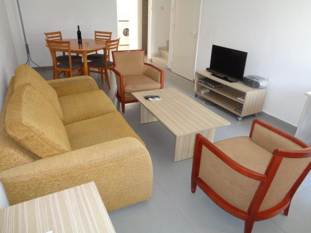 Santa Barbara Complex Apartment ลิมาซอล ภายนอก รูปภาพ