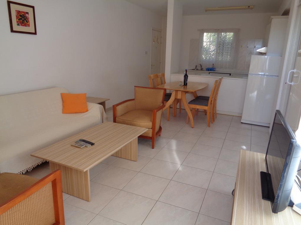 Santa Barbara Complex Apartment ลิมาซอล ภายนอก รูปภาพ