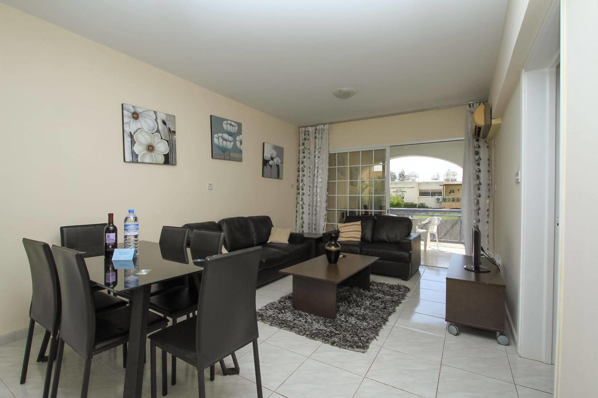Santa Barbara Complex Apartment ลิมาซอล ภายนอก รูปภาพ