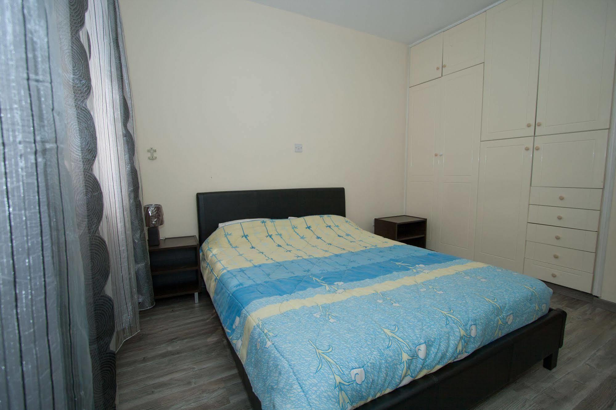 Santa Barbara Complex Apartment ลิมาซอล ภายนอก รูปภาพ