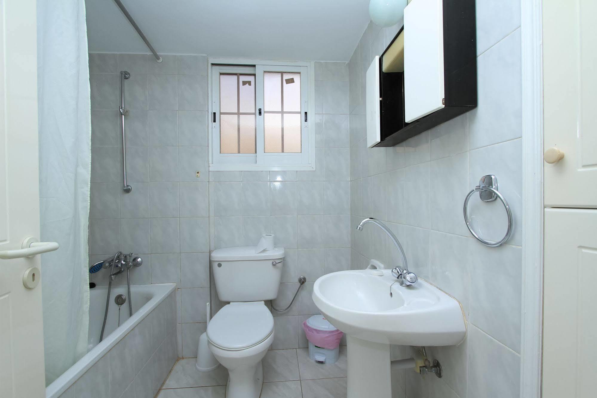 Santa Barbara Complex Apartment ลิมาซอล ภายนอก รูปภาพ